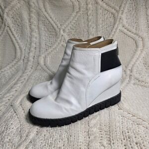 J Renee Wedge Ankle Boots White Leather Lug Sole Retro Mod Booties Women 7M